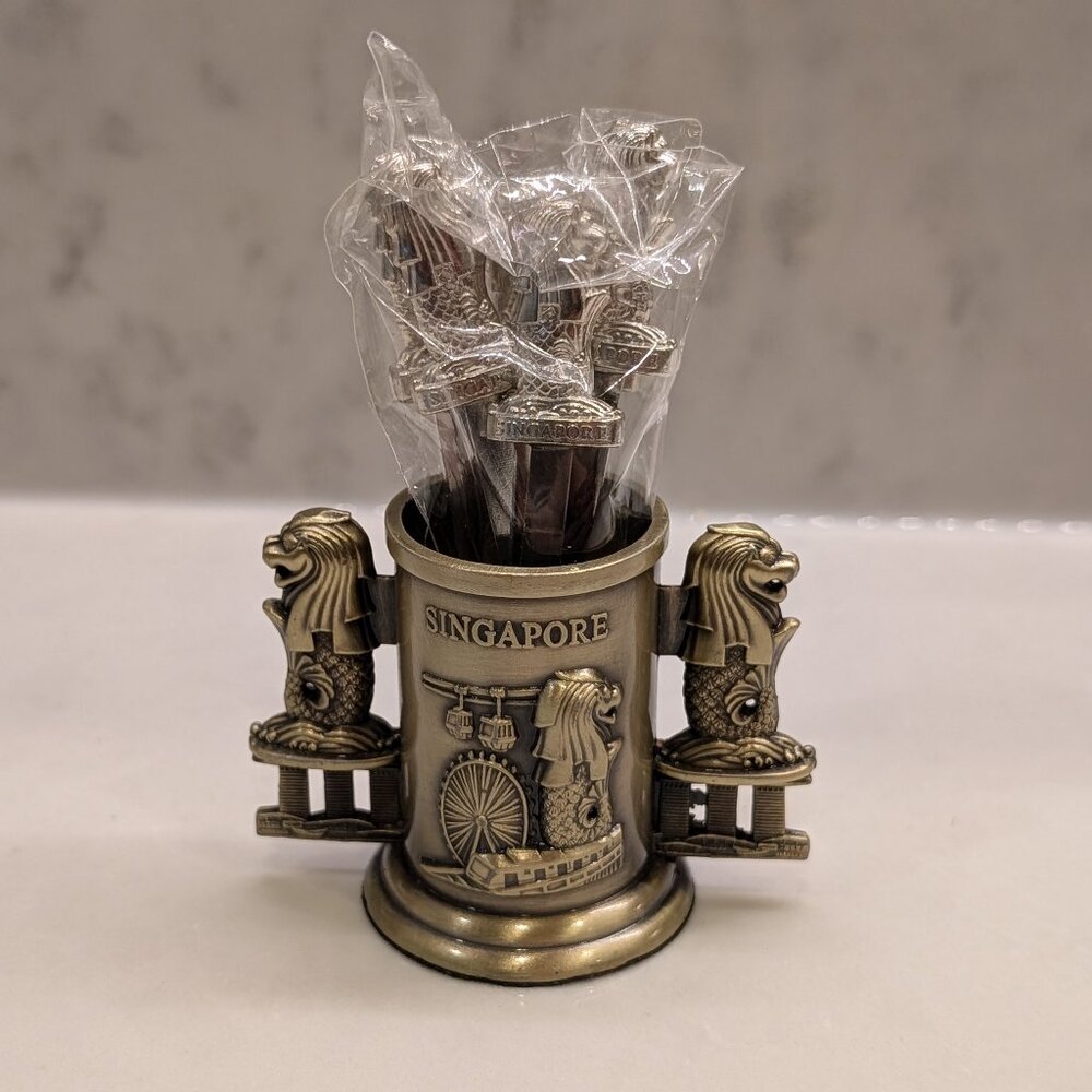 New Vintage Singapore Merlion Cocktail/Appetizer Fork Set